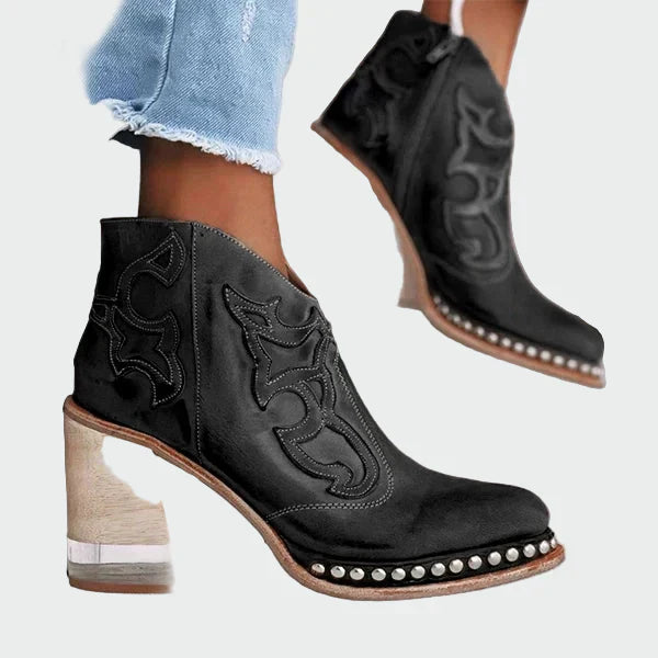 Botas de cuero con bordado