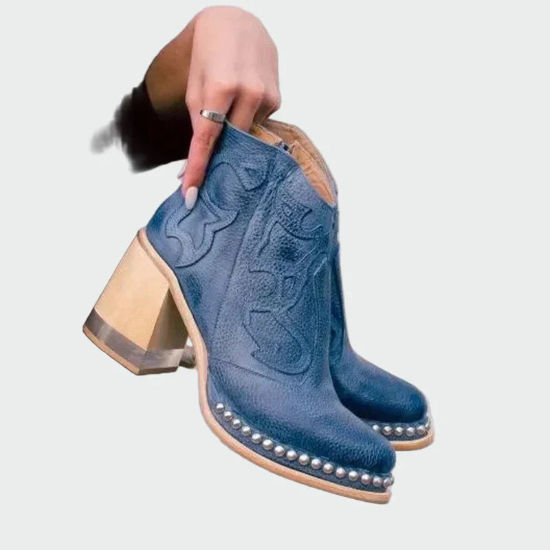 Botas de cuero con bordado